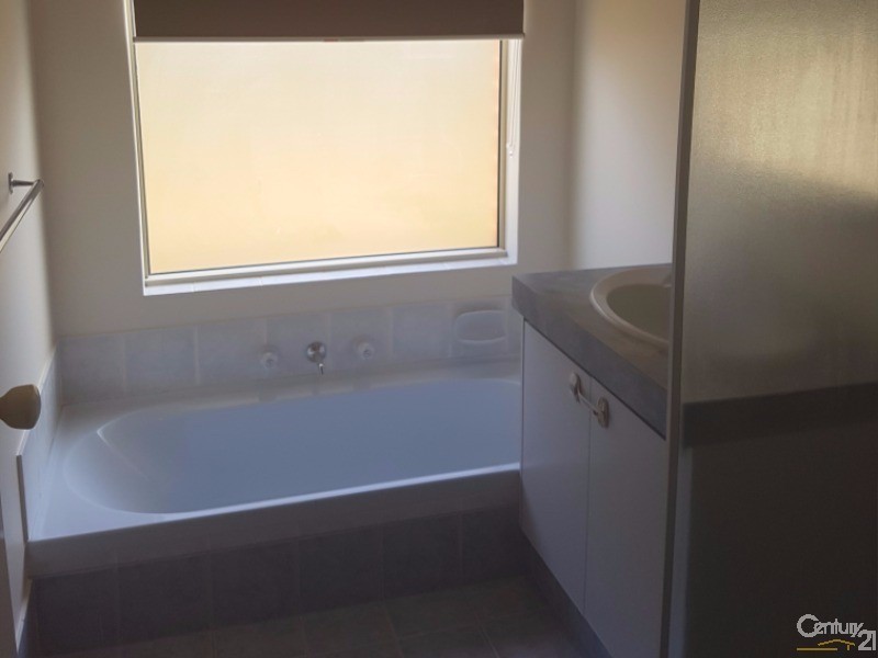 21 Namoi Turn, Merriwa WA 6030