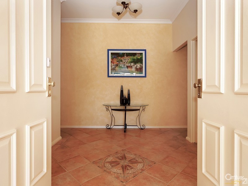 8 Rochester Drive, Mindarie WA 6030