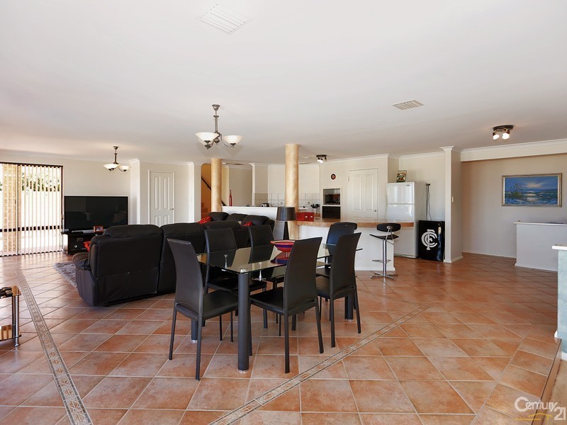 8 Rochester Drive, Mindarie WA 6030