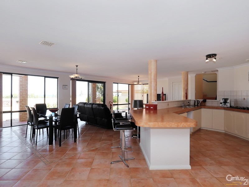 8 Rochester Drive, Mindarie WA 6030