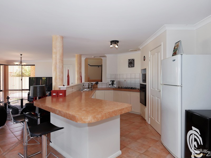 8 Rochester Drive, Mindarie WA 6030