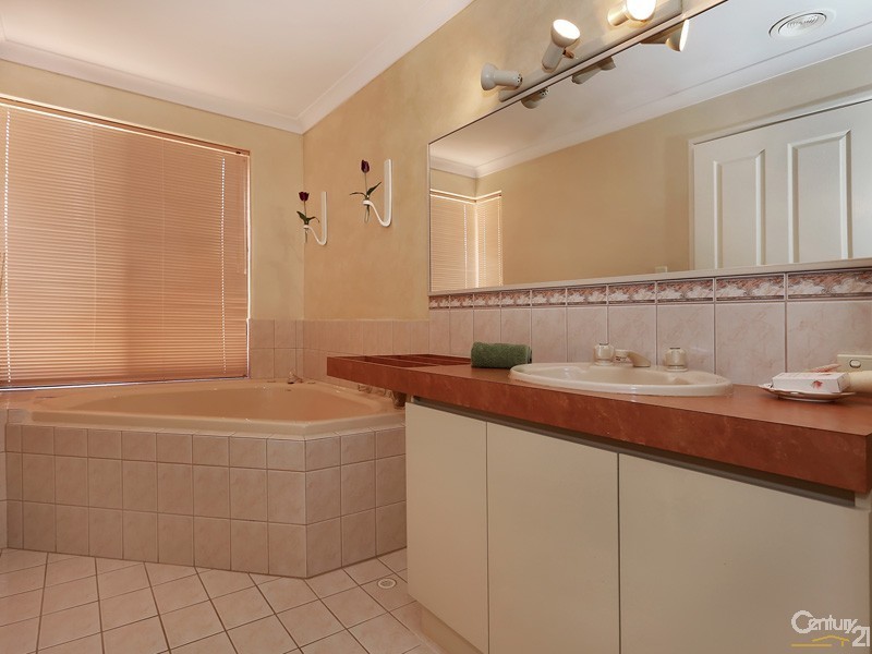 8 Rochester Drive, Mindarie WA 6030