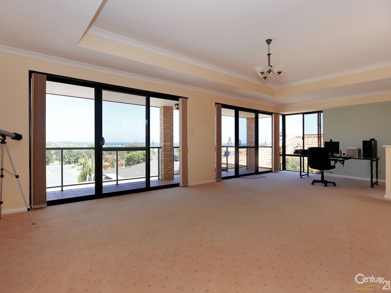 8 Rochester Drive, Mindarie WA 6030