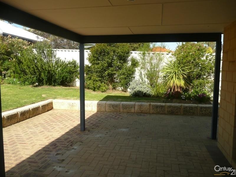 15 Carwoola Circle, Carramar WA 6031