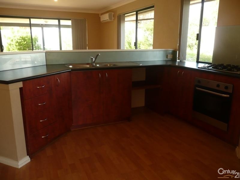 15 Carwoola Circle, Carramar WA 6031