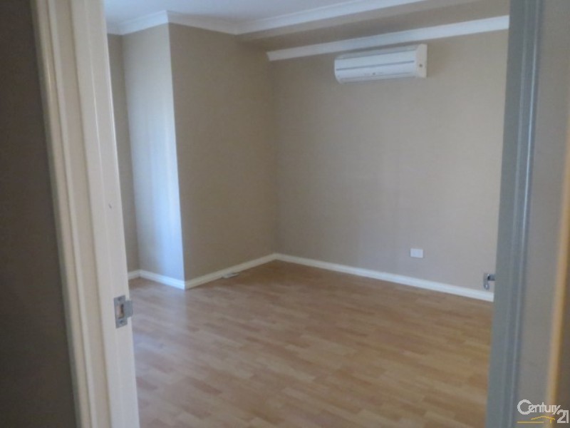 15 Carwoola Circle, Carramar WA 6031