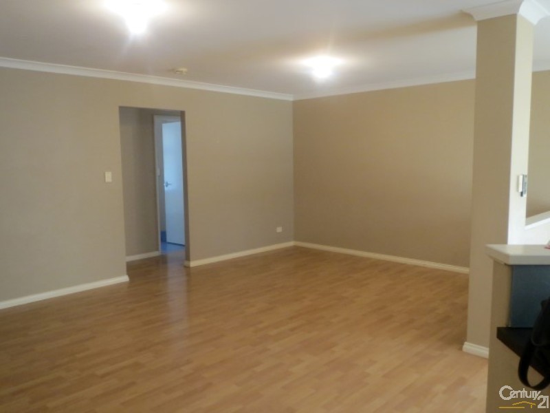 15 Carwoola Circle, Carramar WA 6031