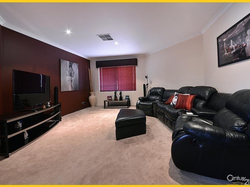 56 Hampshire Drive, Jindalee WA 6036