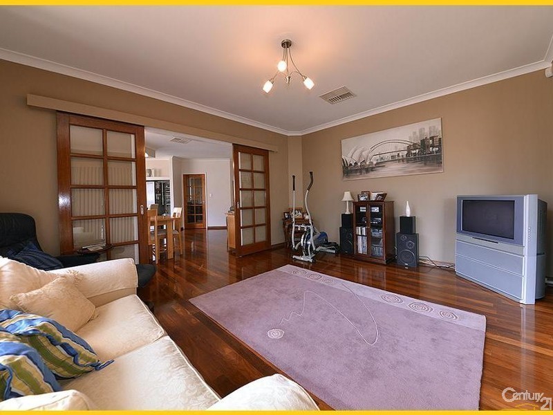 56 Hampshire Drive, Jindalee WA 6036