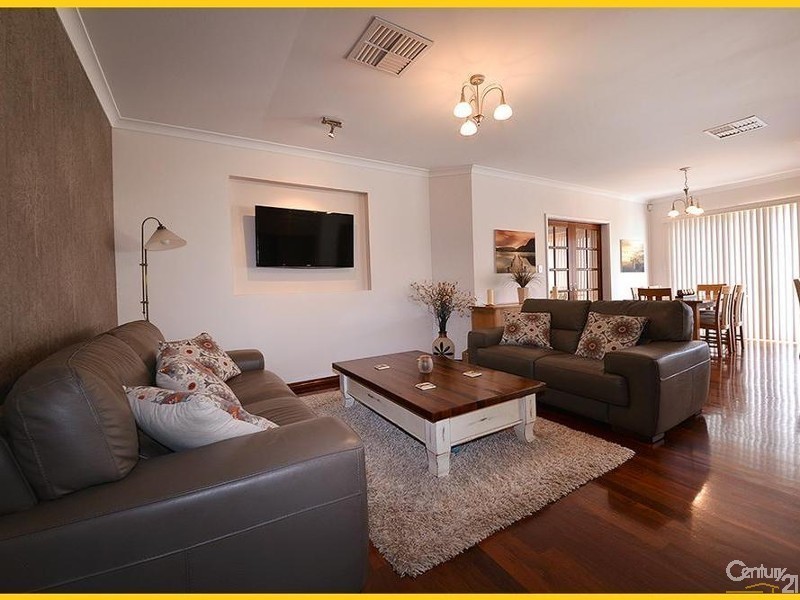 56 Hampshire Drive, Jindalee WA 6036