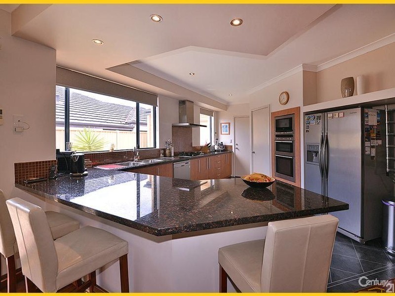 56 Hampshire Drive, Jindalee WA 6036