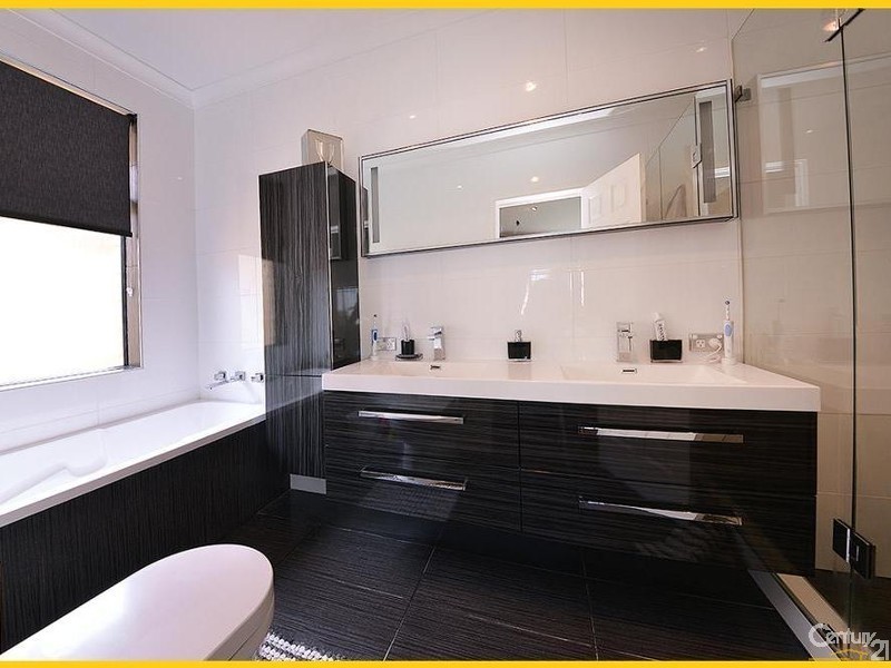 56 Hampshire Drive, Jindalee WA 6036