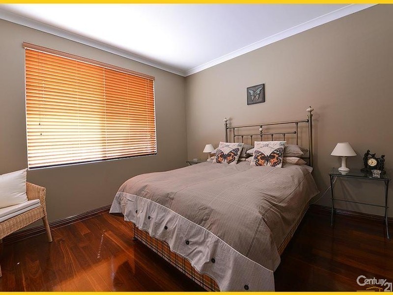 56 Hampshire Drive, Jindalee WA 6036