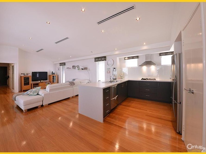4 Somerly Drive, Clarkson WA 6030