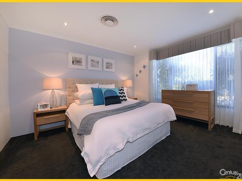 4 Somerly Drive, Clarkson WA 6030