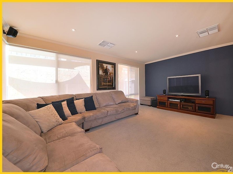11 Manta Pass, Mindarie WA 6030