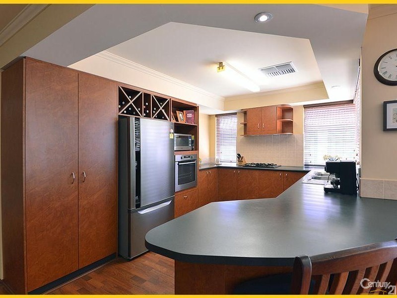 11 Manta Pass, Mindarie WA 6030