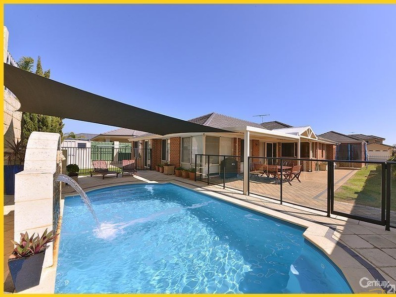 11 Manta Pass, Mindarie WA 6030