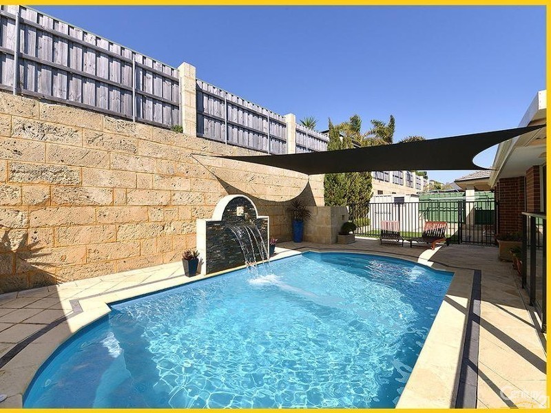 11 Manta Pass, Mindarie WA 6030