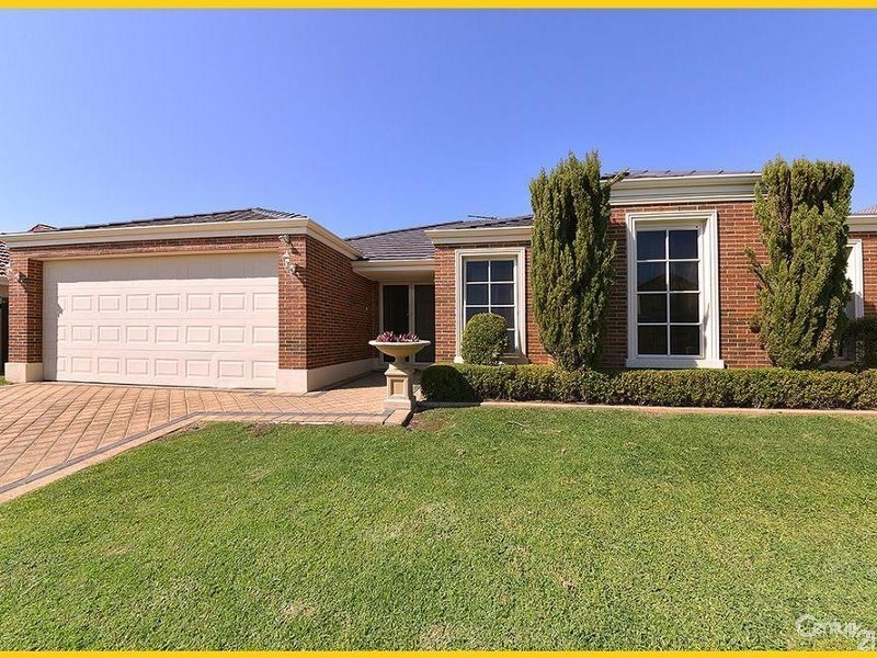 11 Manta Pass, Mindarie WA 6030