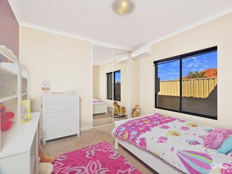 54 Tullow Gardens, Darch WA 6065