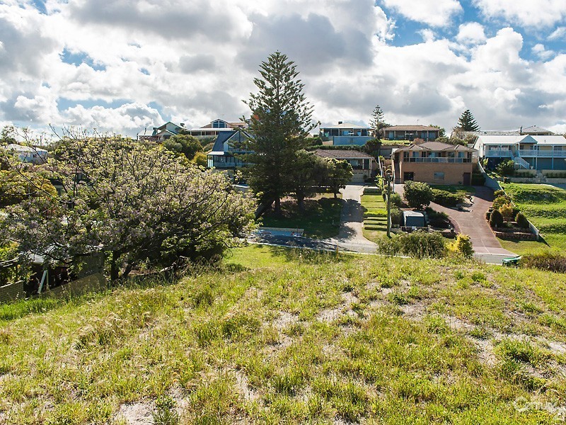 25 Hazel Avenue, Quinns Rocks WA 6030