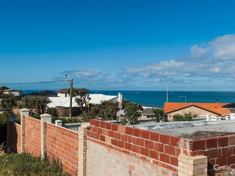 25 Hazel Avenue, Quinns Rocks WA 6030