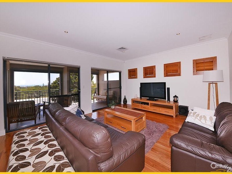 76 Kinsale Drive, Mindarie WA 6030