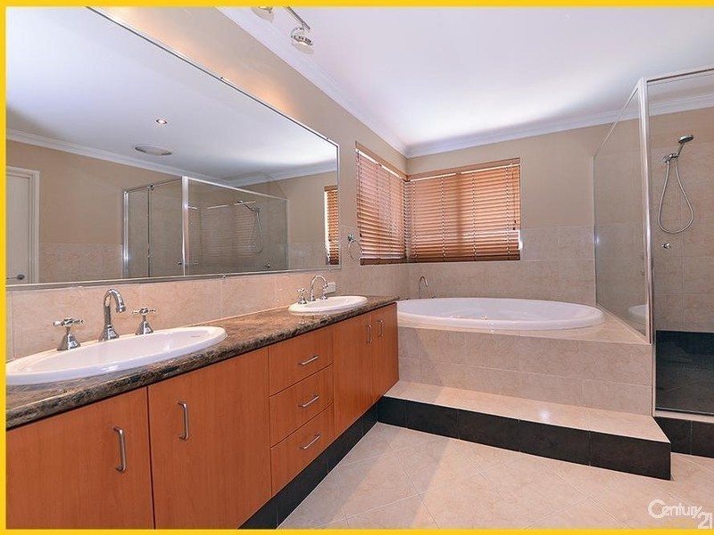 76 Kinsale Drive, Mindarie WA 6030