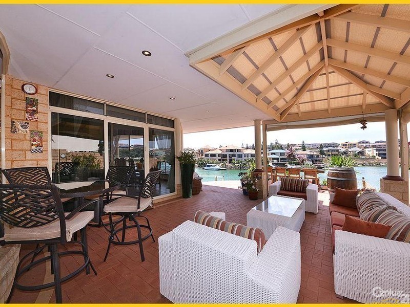 15 Clarecastle Retreat, Mindarie WA 6030