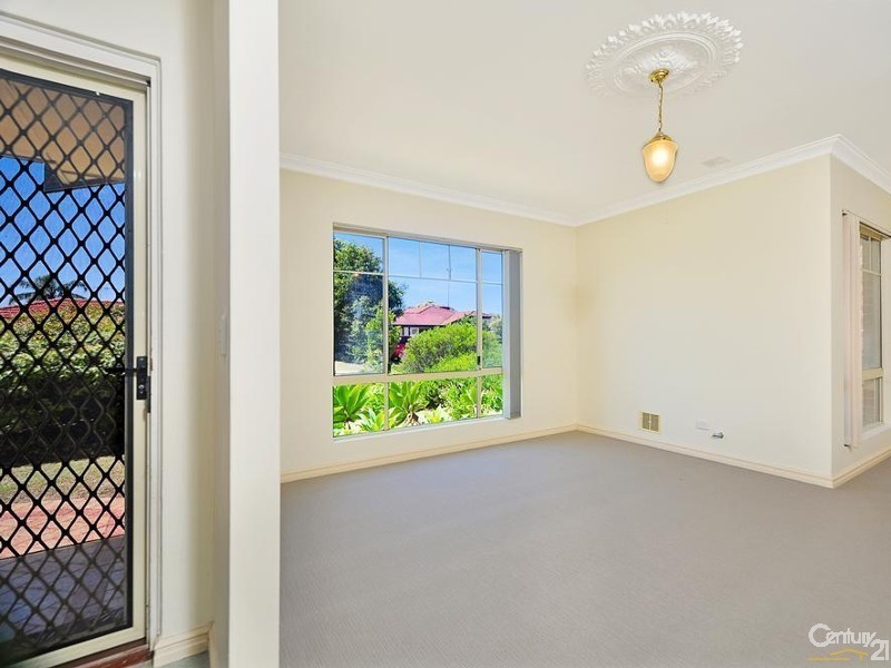 15 Waterside Crescent, Gwelup WA 6018