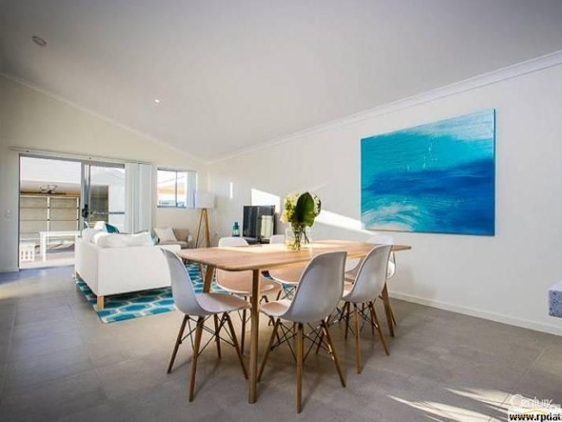 15 Broach Way, Alkimos WA 6038