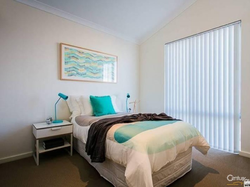 15 Broach Way, Alkimos WA 6038