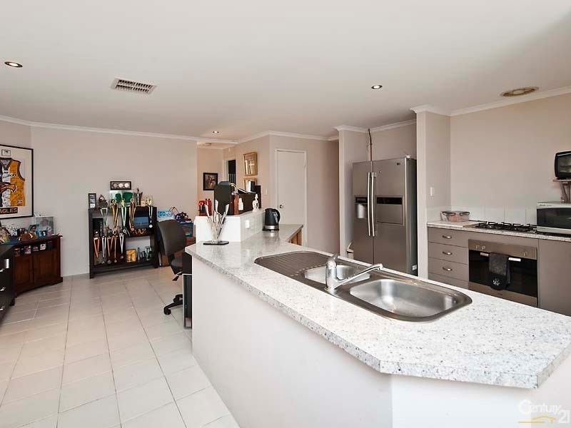 9 Ronsard View, Ridgewood WA 6030