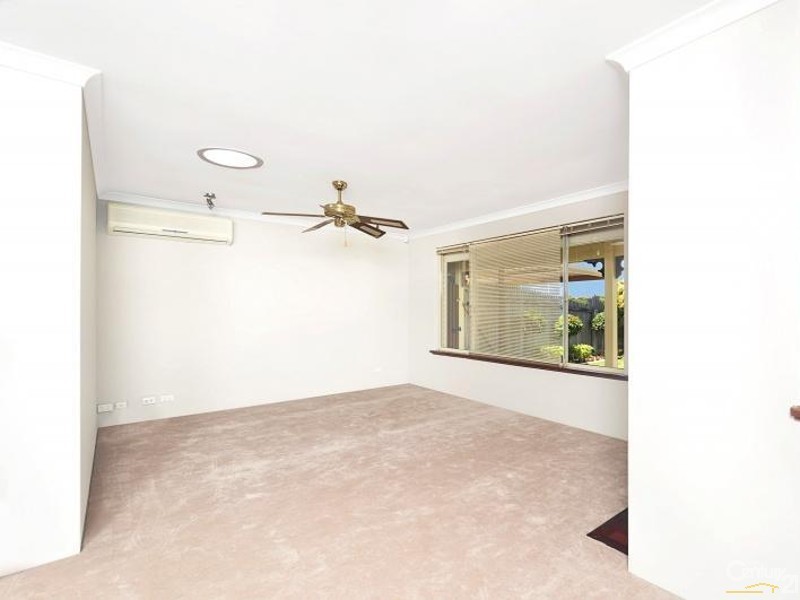 15 Meadow Place, Quinns Rocks WA 6030