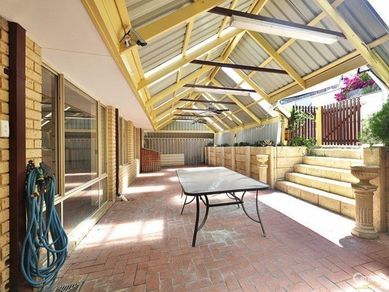 15 Meadow Place, Quinns Rocks WA 6030