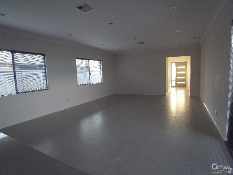 16 Bluewater Drive, Alkimos WA 6038