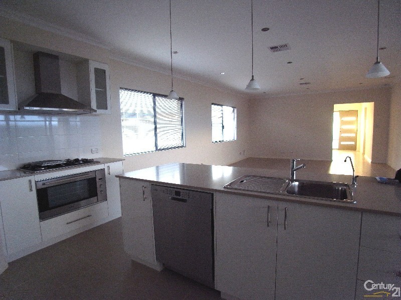 16 Bluewater Drive, Alkimos WA 6038