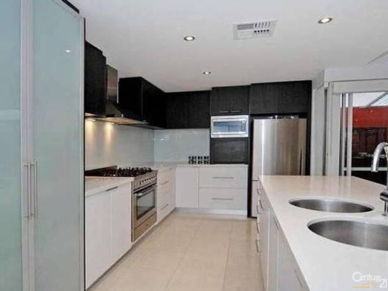 20 Ocean Falls Boulevard, Mindarie WA 6030