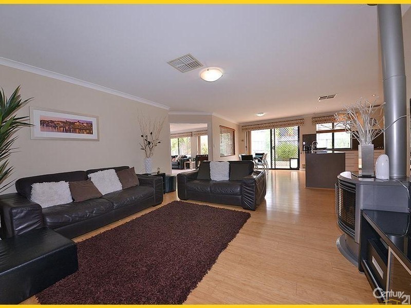 4 Peel Way, Mindarie WA 6030