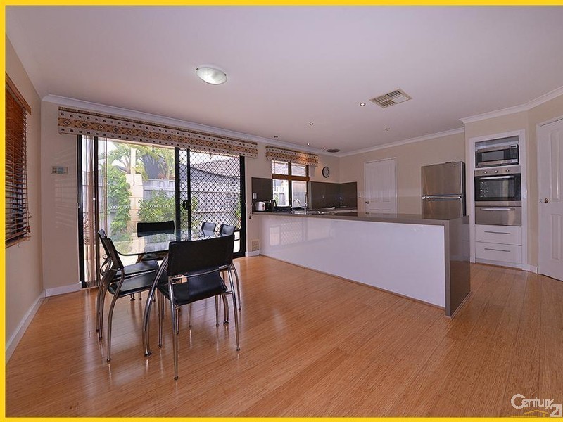 4 Peel Way, Mindarie WA 6030