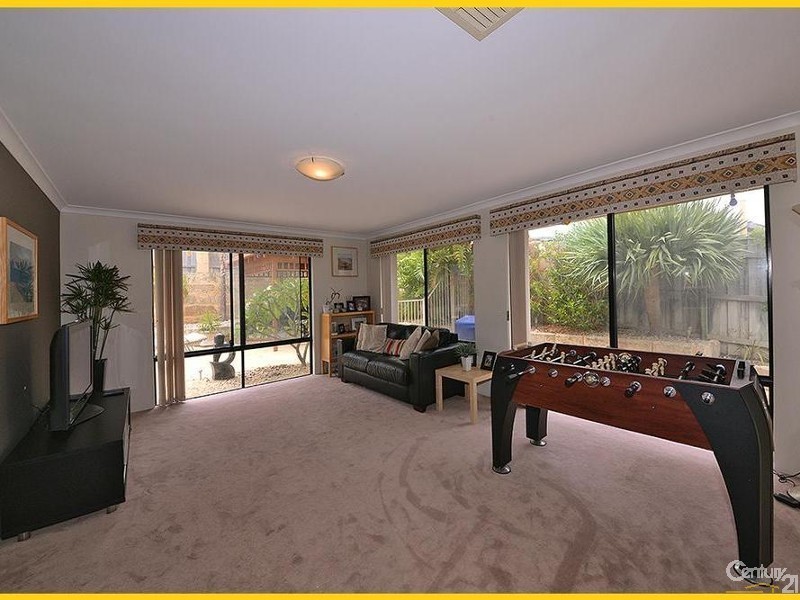 4 Peel Way, Mindarie WA 6030