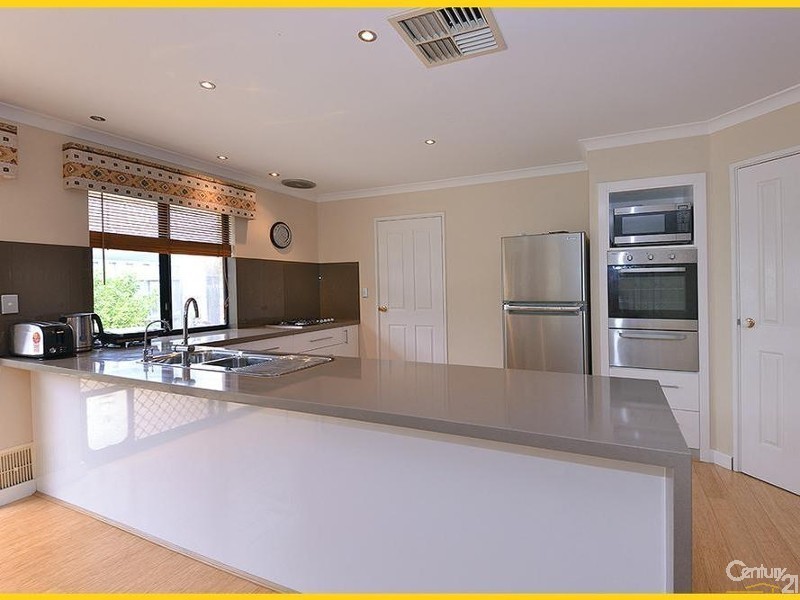 4 Peel Way, Mindarie WA 6030