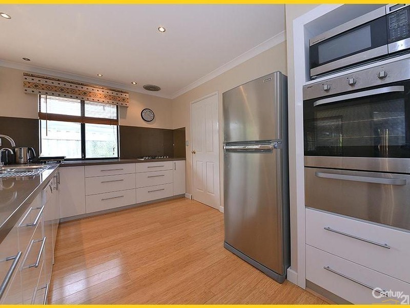 4 Peel Way, Mindarie WA 6030