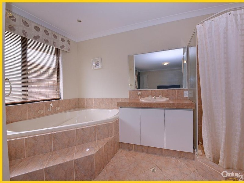 4 Peel Way, Mindarie WA 6030