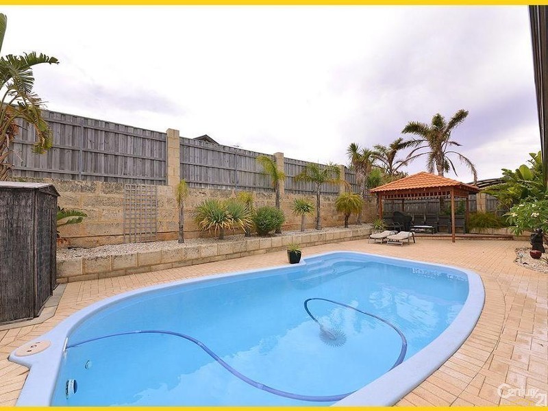 4 Peel Way, Mindarie WA 6030