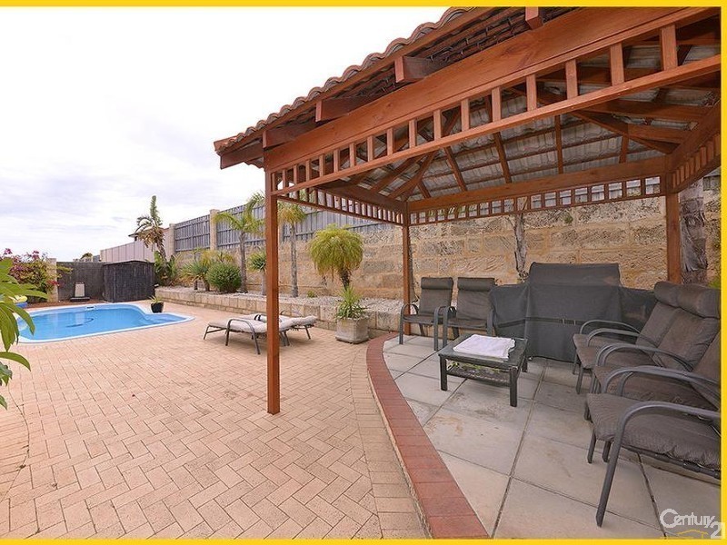 4 Peel Way, Mindarie WA 6030