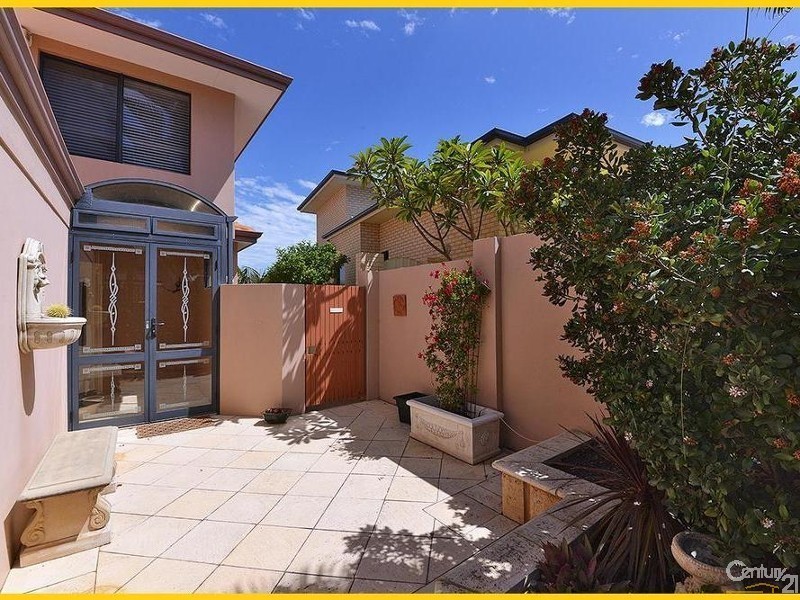 1A Keys Close, Mindarie WA 6030