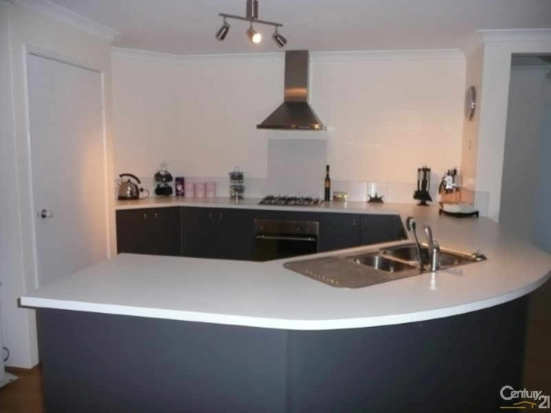 8 Grallina Way, Tapping WA 6065