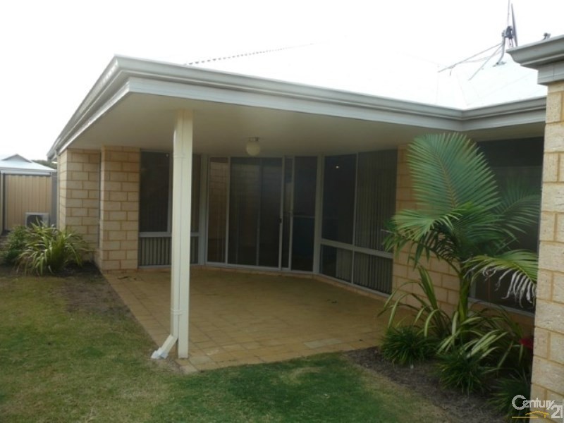 8 Grallina Way, Tapping WA 6065